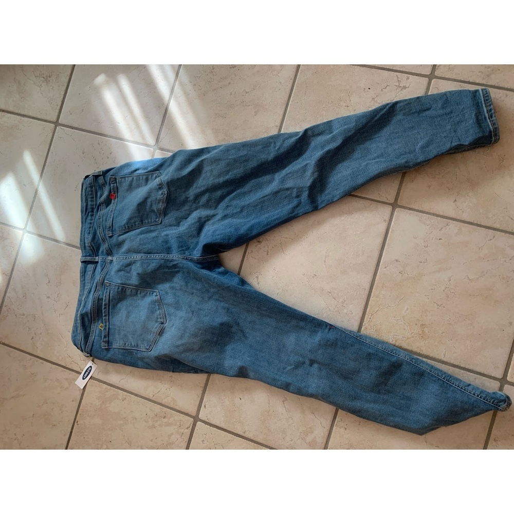 BNWT! Old Navy Rockstar Light Wash Jeans - Picture 2 of 6